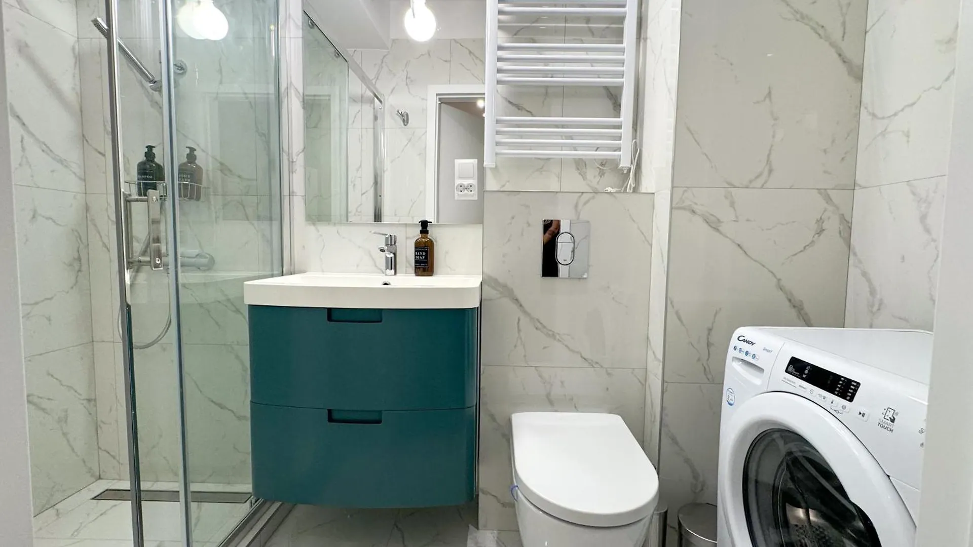 B2 - Noble Room - Warsaw City Haven - Shared Bathroom Polen
